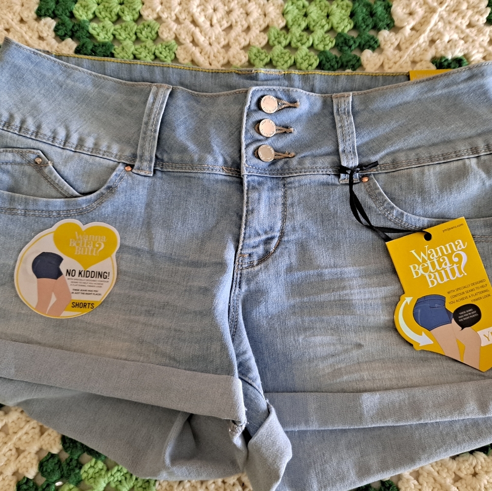 CUTE! YMI Betta Butt Jean denim shorts